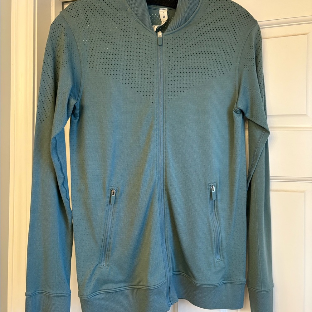 Lululemon women’s Teal Zip-Up Sweater, jacket mint color size 6